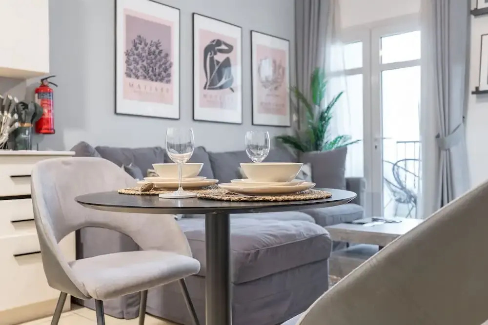 Pleasing 1-bedroom for 4 in JVC for Relaxing Getaway