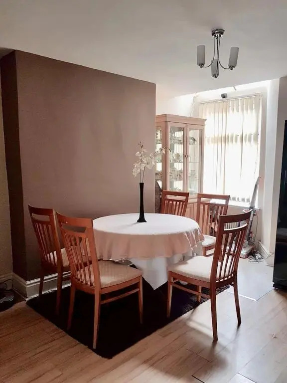 Private King En-Suite bedroom close to MediaCityUK/Old Trafford