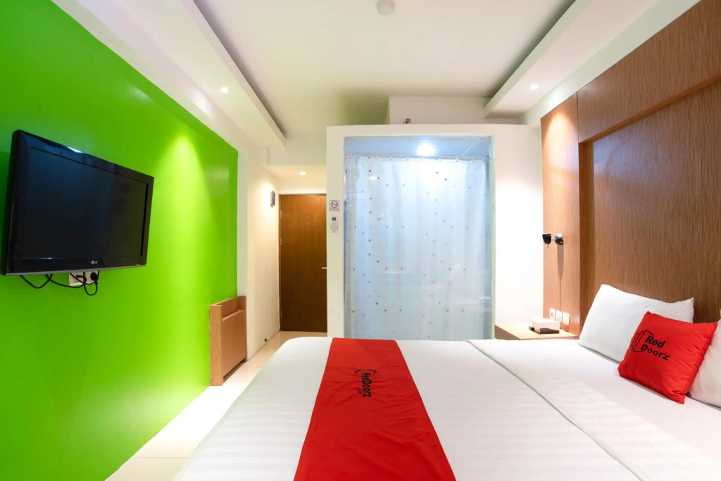 RedDoorz Apartment at Bogor Valley
