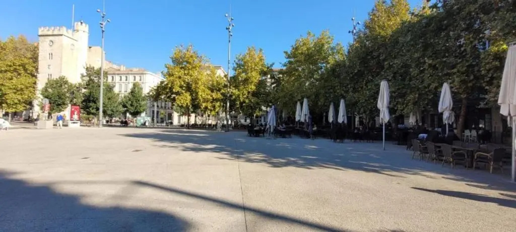 2 bedroom apt with BALCONY - Historical center