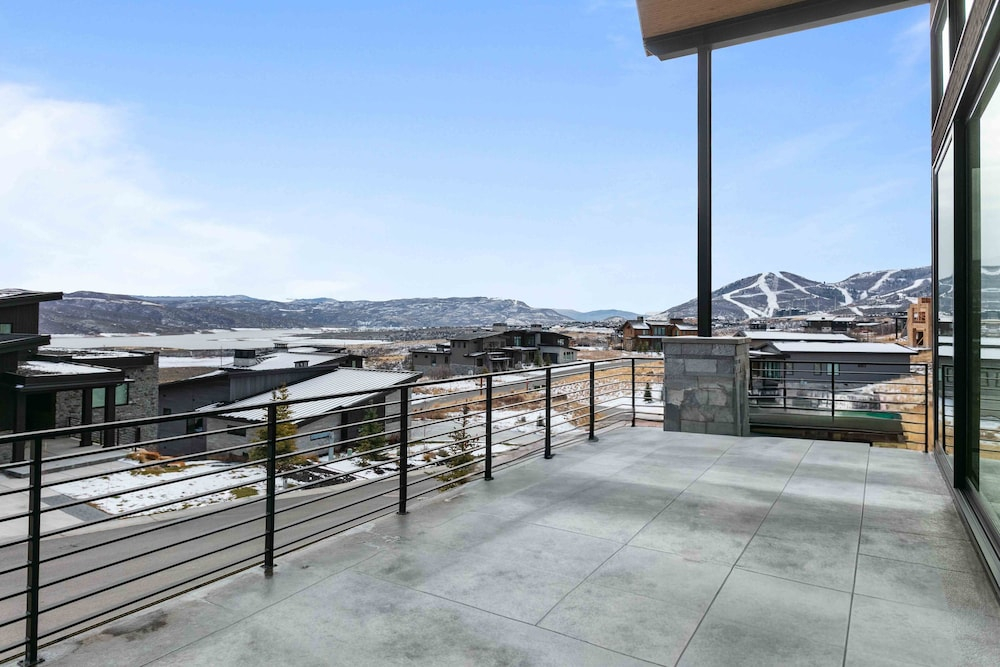 Family Friendly Ski House 5 Bedroom Home