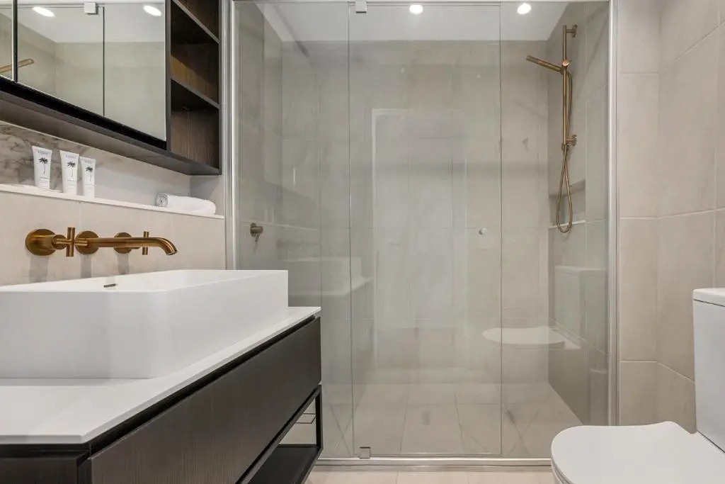 Luxury African themed apartment☆10min to MCG & Swan St☆On-site Parking☆Balcony☆Rooftop deck☆Gym☆