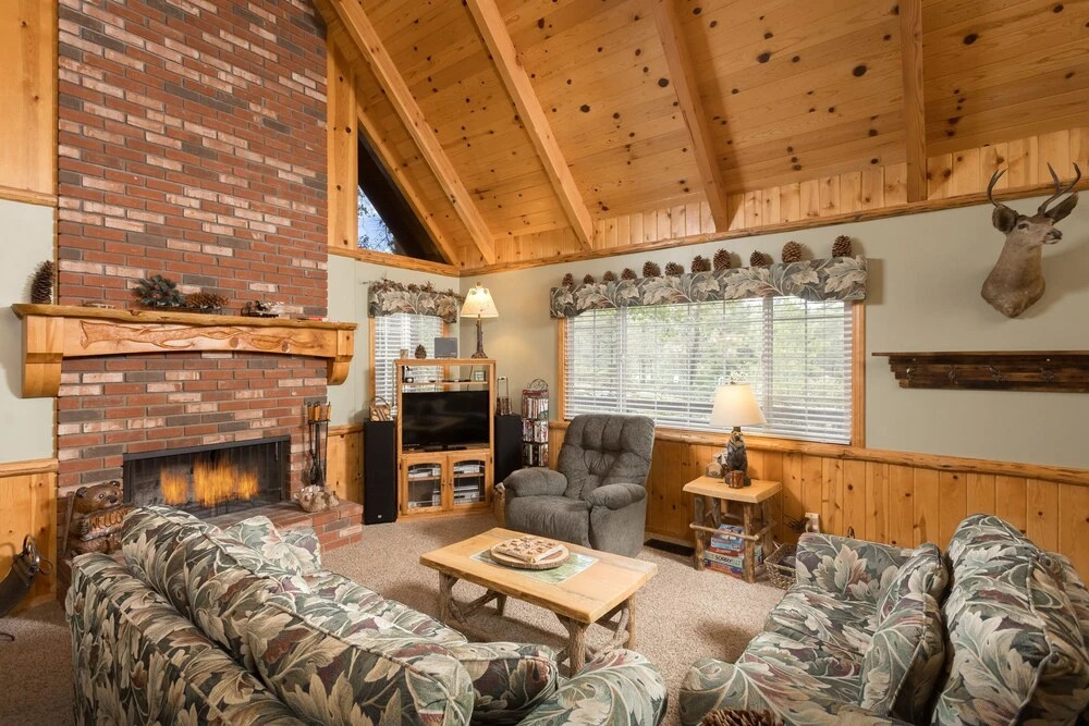 2003-chalet House 3 Bedroom Home by Redawning