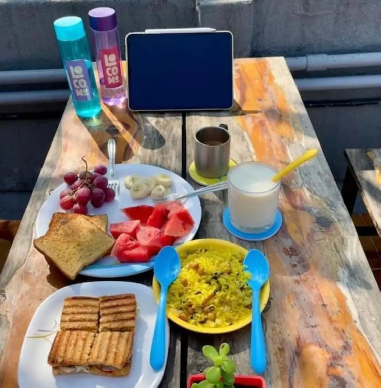 Locomo Hostel OG - Stay Work Eat