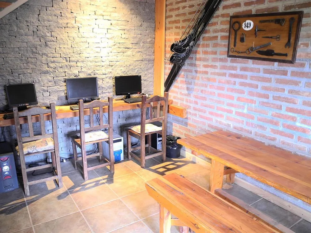 Periko´s Youth Hostel