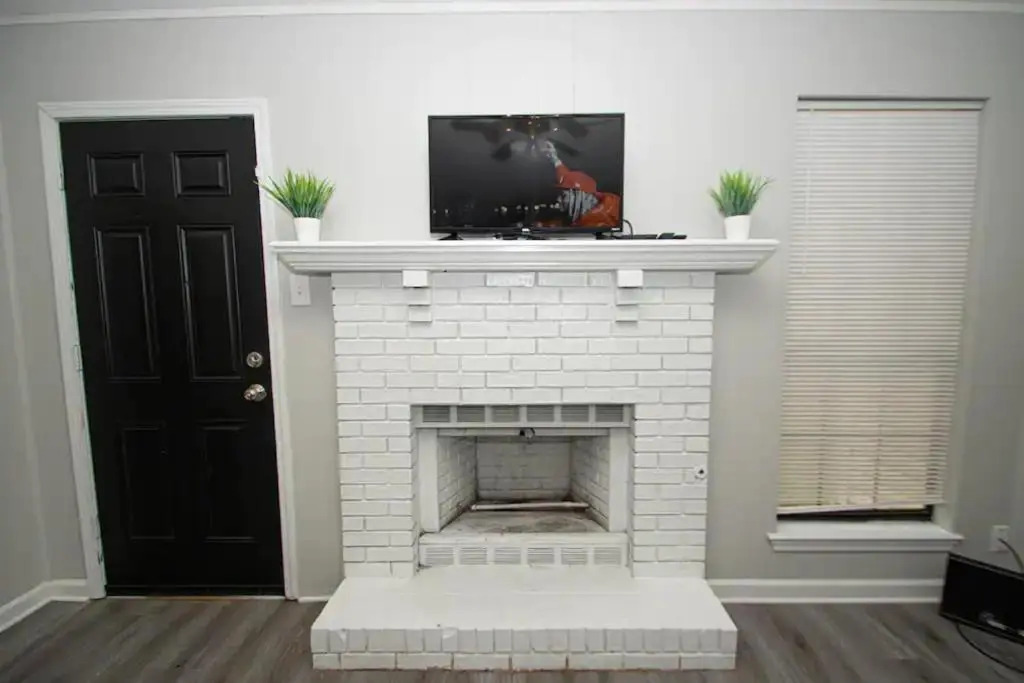 House - Sleeps 9 - Parking - Patio