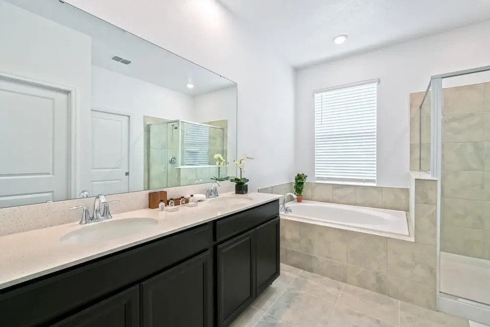 Luxury condo in resort-style area near Disney