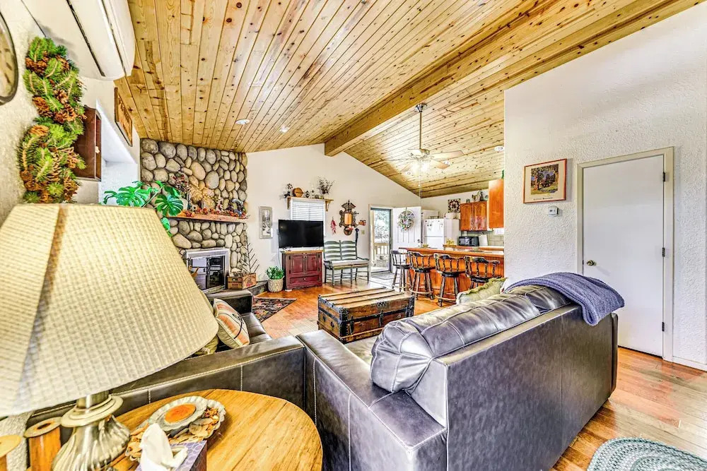 7 Mi to Ruidoso Winter Park: Quiet Cabin w/ Deck