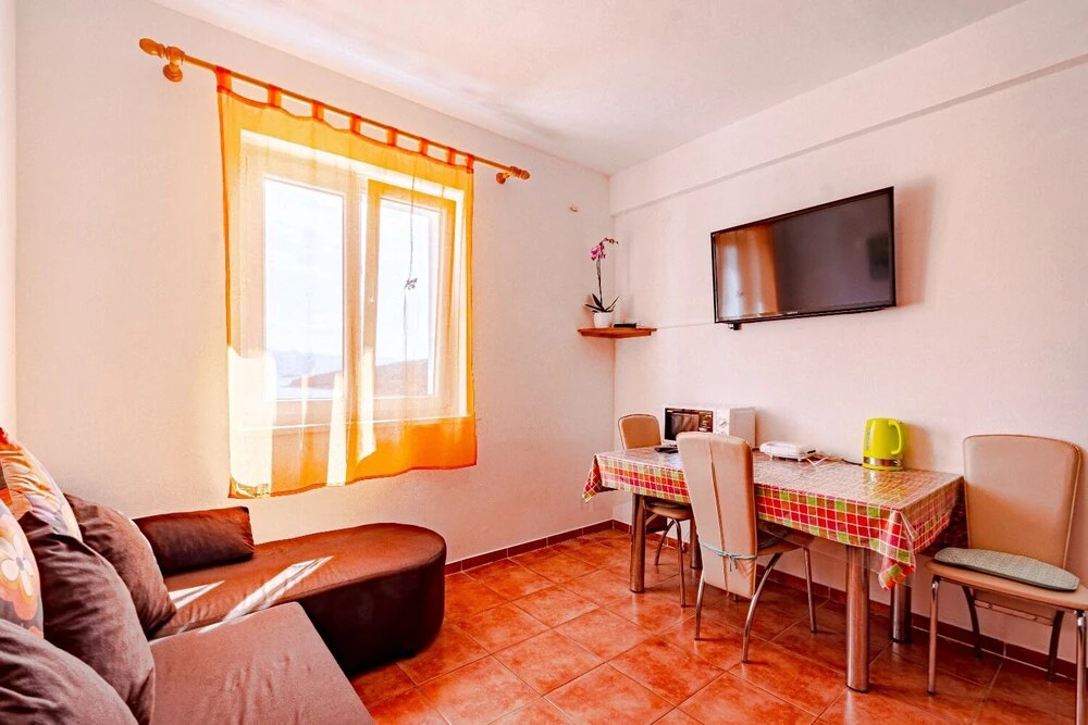 Mir - Perfect Location & Cosy - A2