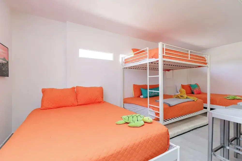 Stylish 3 Bedroom Pool Pets Sleeps 10