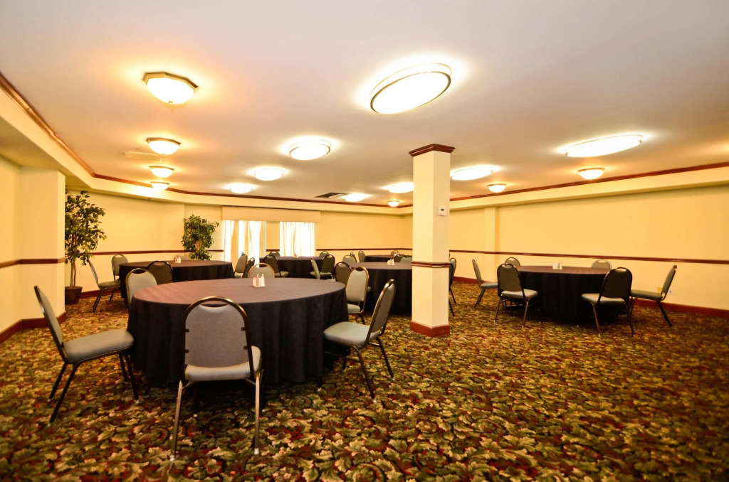 Best Western Louisville East Inn & Suites