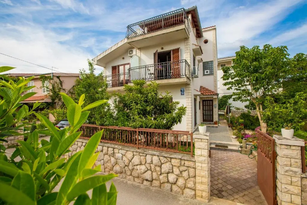 Ava apartmani