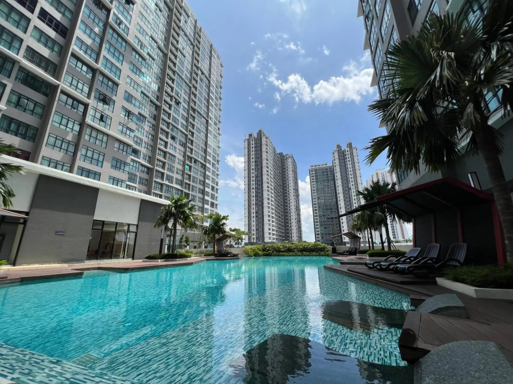 Luxurious Rustic Suite Conezion Botanical Garden IOI City Mall Putrajaya 5 plus 1 Paxs 3 Rooms 2 Baths