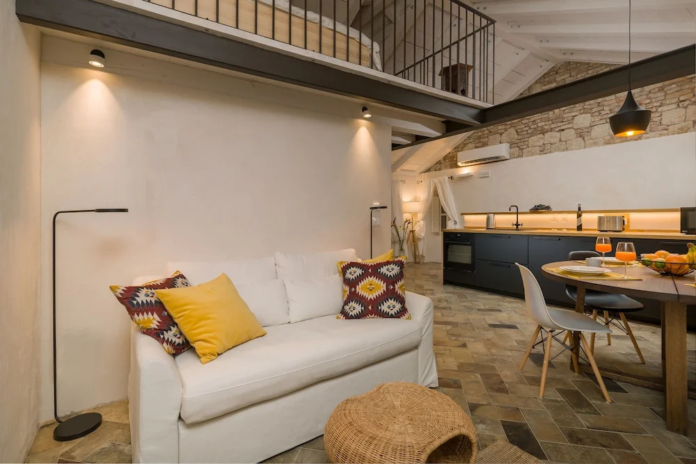 Luxury Apartment Lina - III
