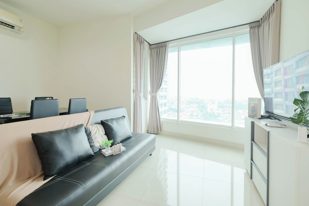 Modern Peach Touch 2Br At Grand Kamala Lagoon Apartment