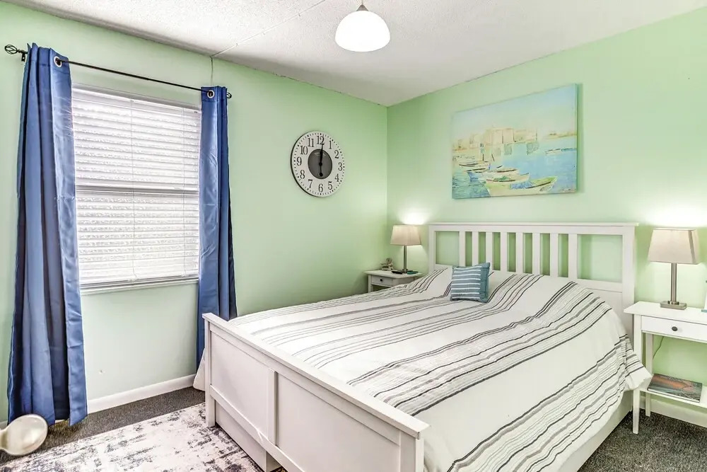 Cozy Beachfront Condo w/ Wifi, Views & Pool Access
