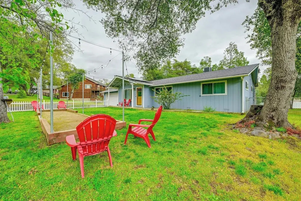Walk to Dtwn! Dog-Friendly Oakhurst Gem w/ Yard