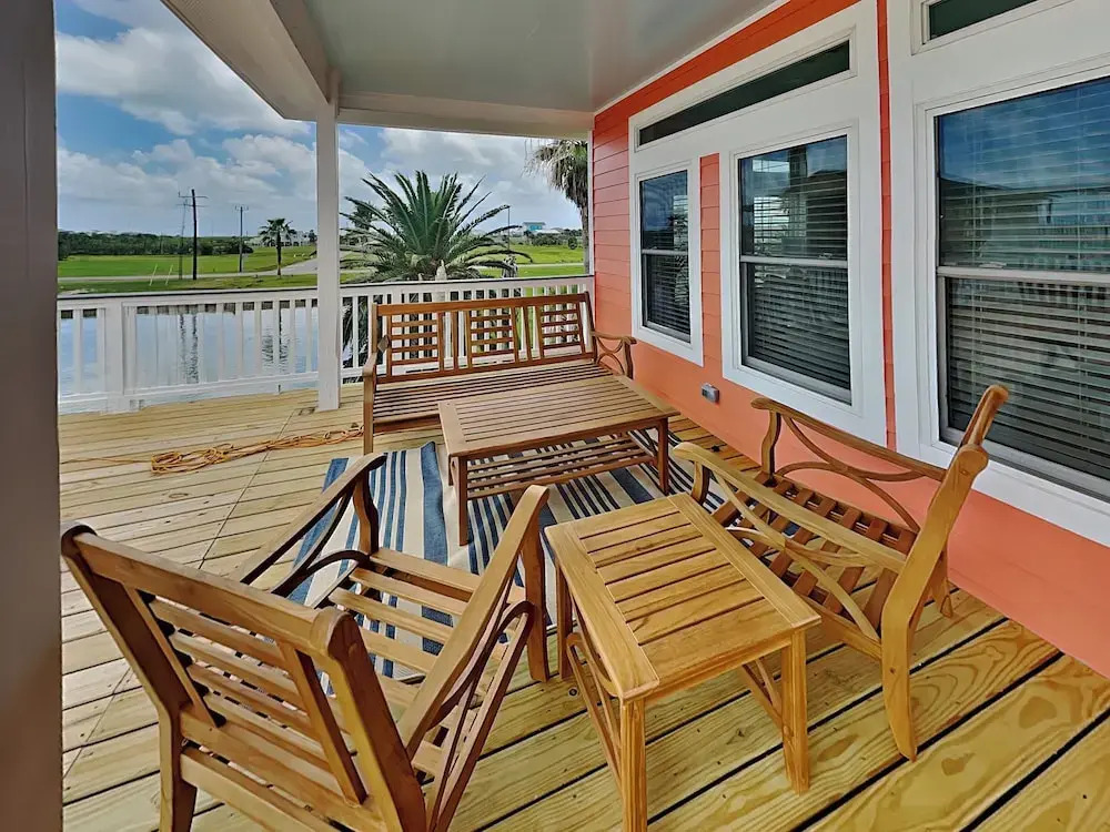 West Bay Getaway by Ryson Vacation Rentals