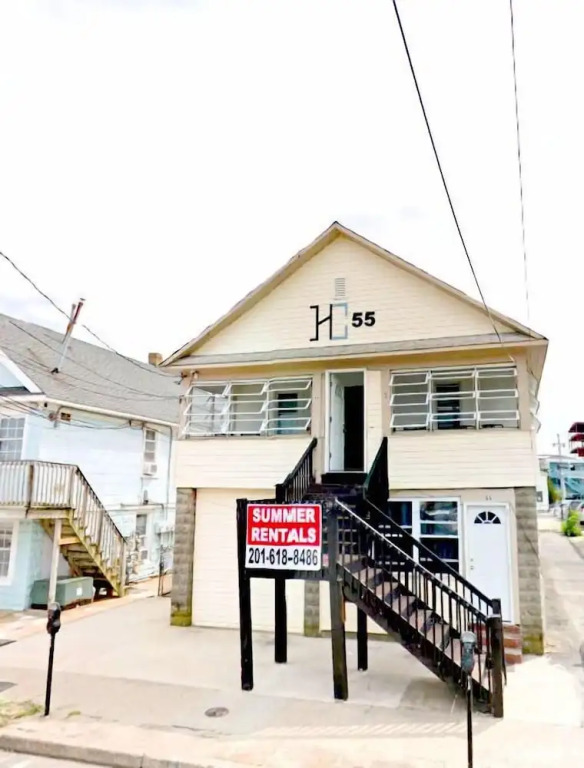 HC-121 Beach Haus