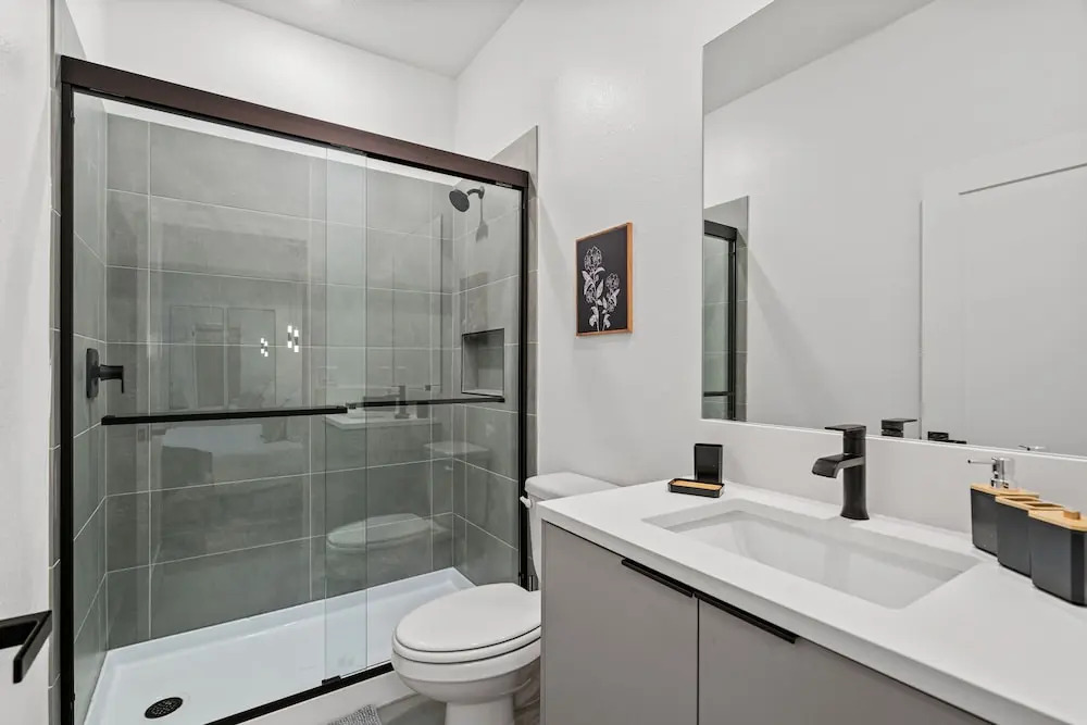 Stylish Home 15 Min to Magic