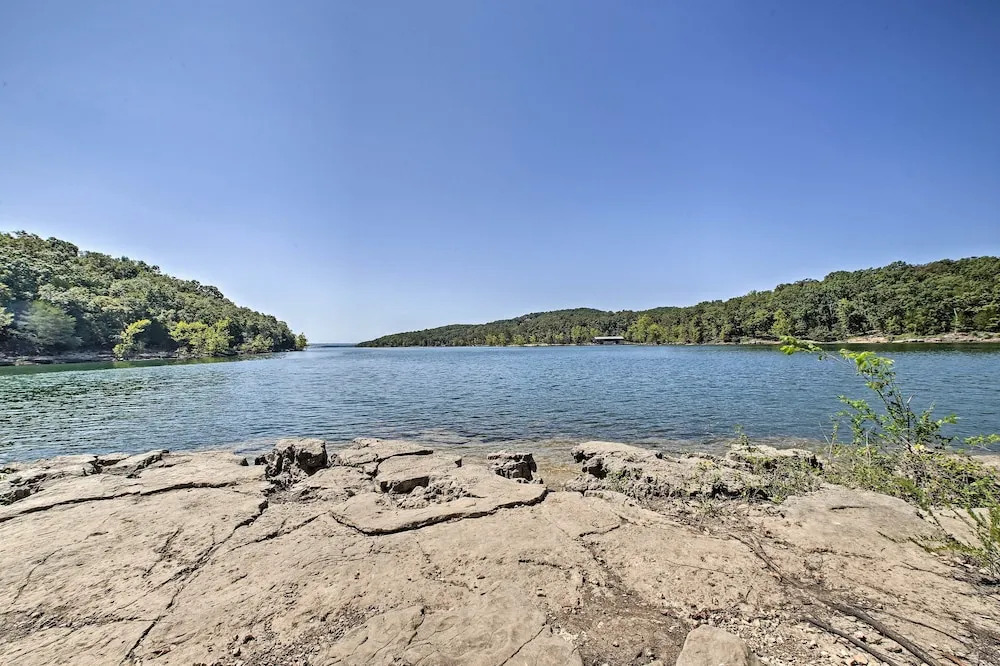 Walk to Table Rock Lake: Condo w/ Pool Access!