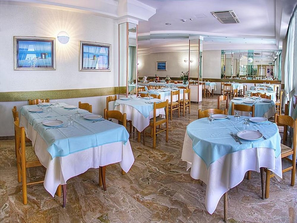 hotel iris