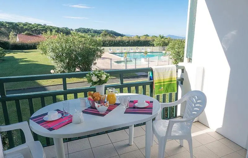 Studio cabine résidence 4 étoiles piscine tennis golf parking privé