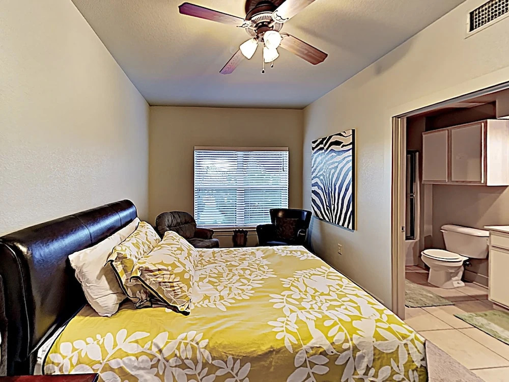 New Listing! Top-floor Perch W/ Pools - Near Beach 3 Bedroom Condo