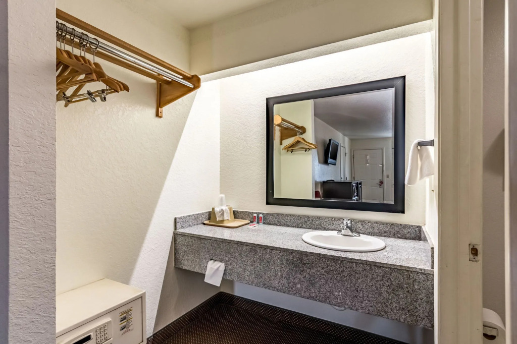 Econo Lodge Near Lackland Air Force Base-SeaWorld
