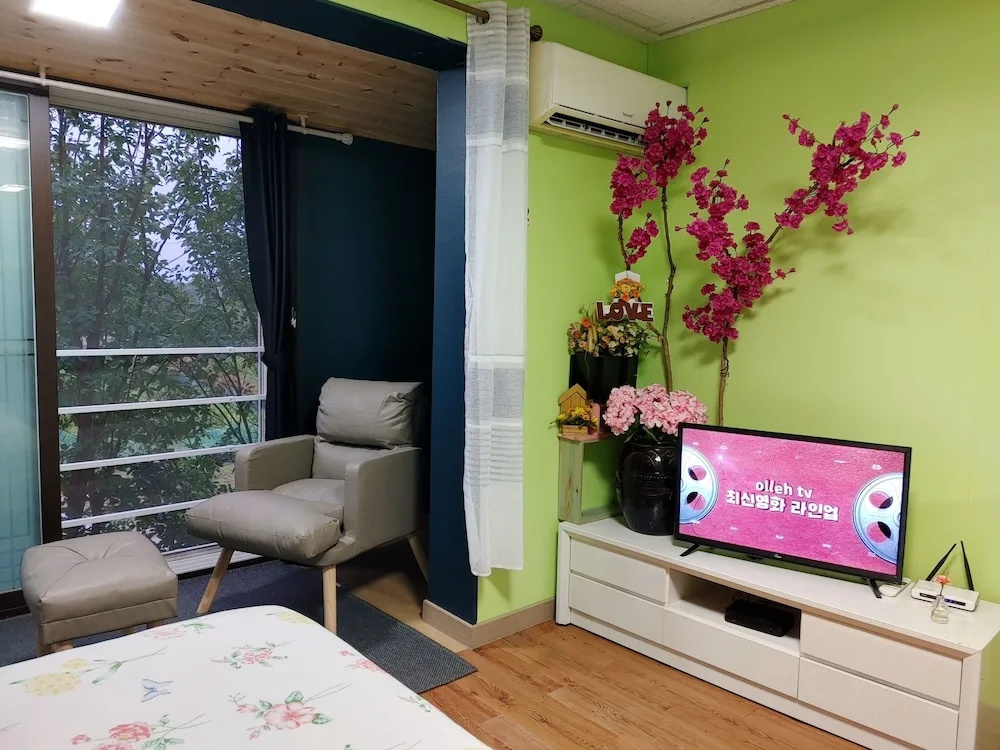 Salmon Village Pension