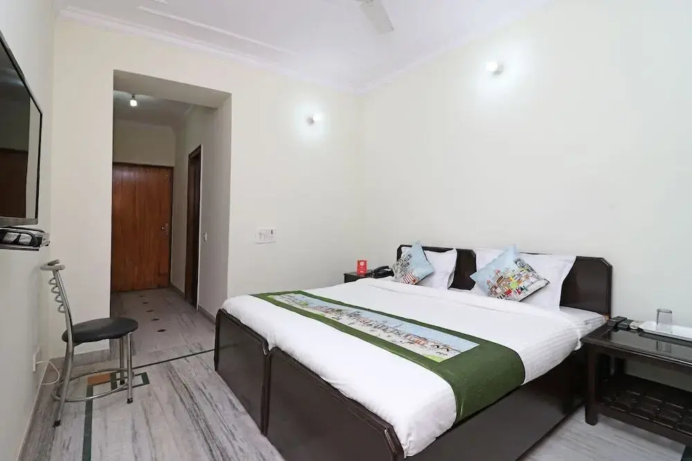 Hotel Red Flag By OYO Rooms