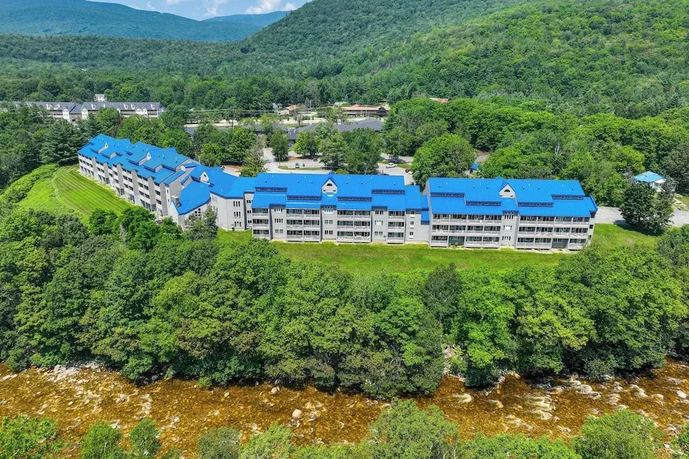 Lincoln Condo w/ Resort Amenities & Mountain Views