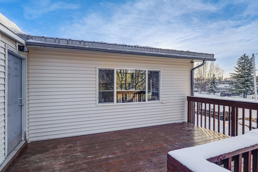 Hike, Bike & Ski! Cozy Anchorage Townhome