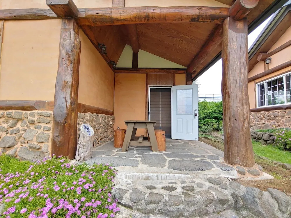 Geumok Log Pension