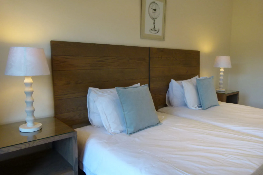 Redbourne Country Lodge- Lion Roars Hotels & Lodges