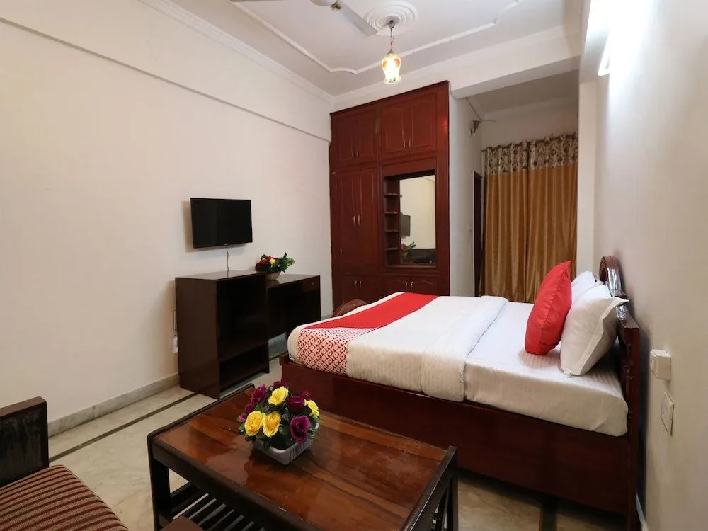 Oyo 26657 Vrindaban Guest House