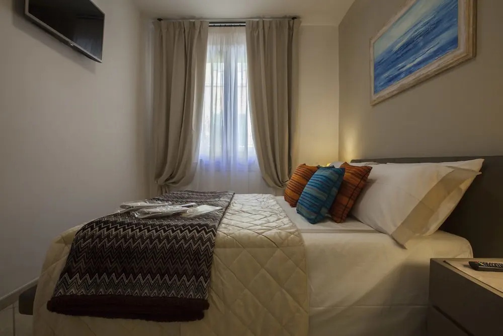 The Golden House Florence Suite