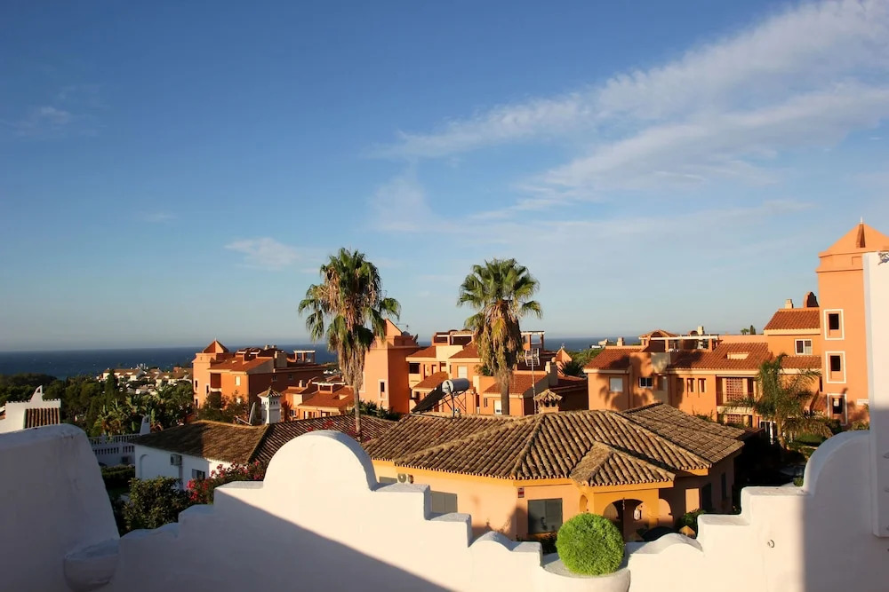 Rootop Villa - Chalet en Cabo Pino con vistas al mar, jardines y piscina
