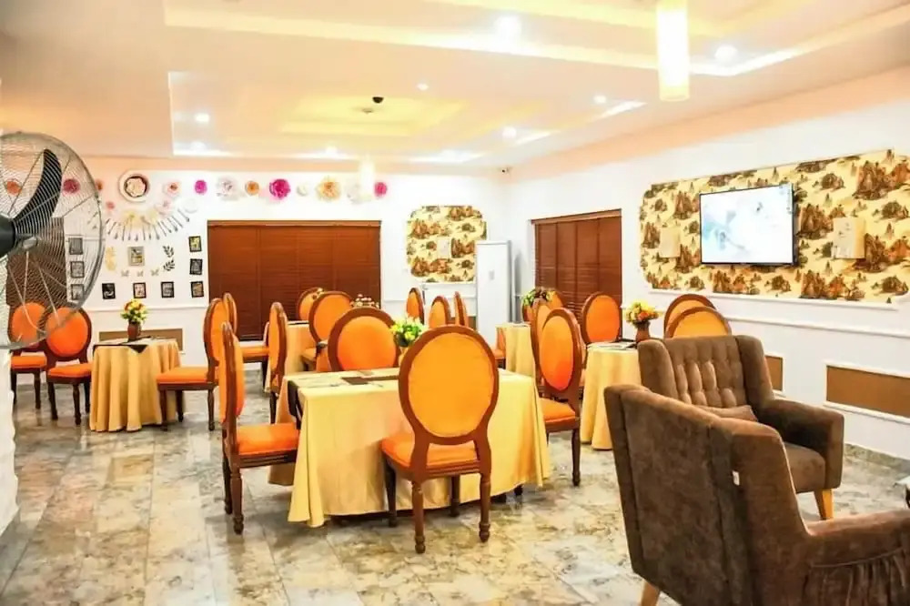 G- throne Hotel and Suites