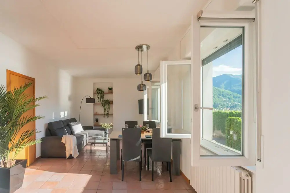 The Writers Nest Waterfront Villa by Rent All Como