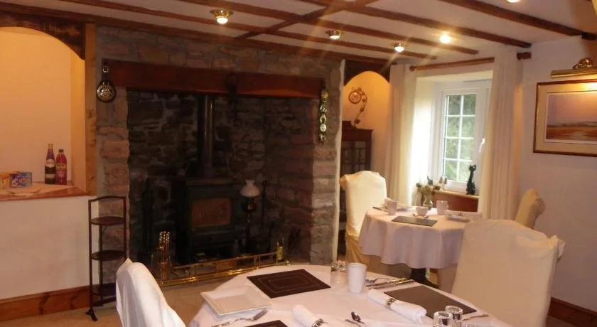 The Dainty Den, Headgate Farm