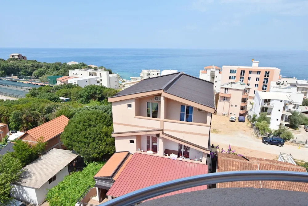 Apartment Tomba