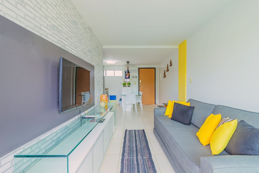 Porto Plaza #210 - Triple Flat by Carpediem