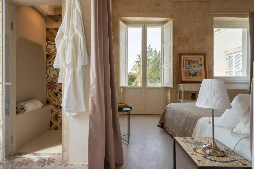 Lu Leccio, Principal Suite With View 5