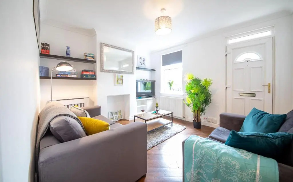 Bright 3 Bedroom Townhouse Near City Centre