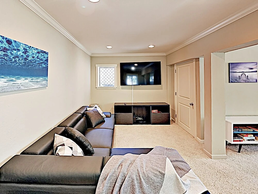 New Listing! Updated Lakeside Home Near Beach Club home
