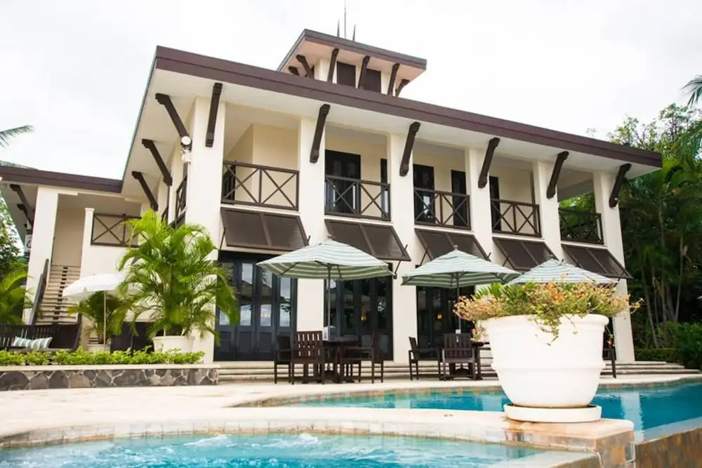 Dazzling end unit in Coco with extra windows and lots of light sleeps 8