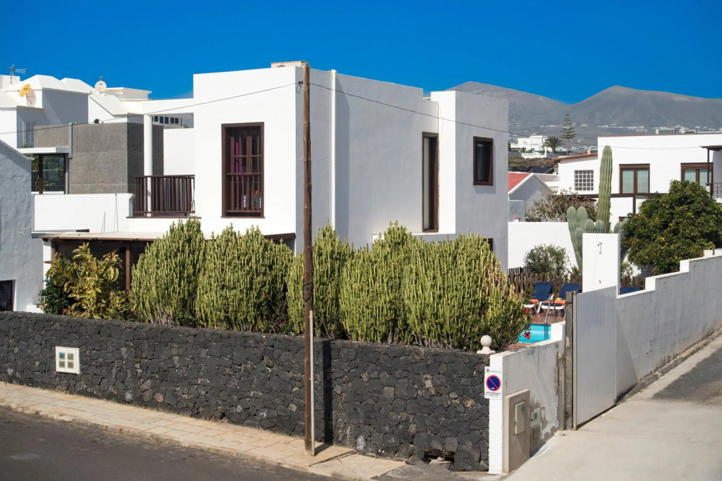 Villa Julianne 1 Heated Private Pool Walk to Beach A C Wifi Car Not Required - 2416