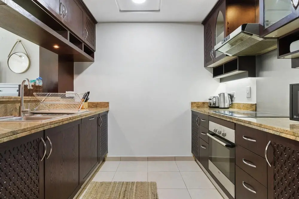Monty - Stylish Apartment with Partial Burj Khalifa View