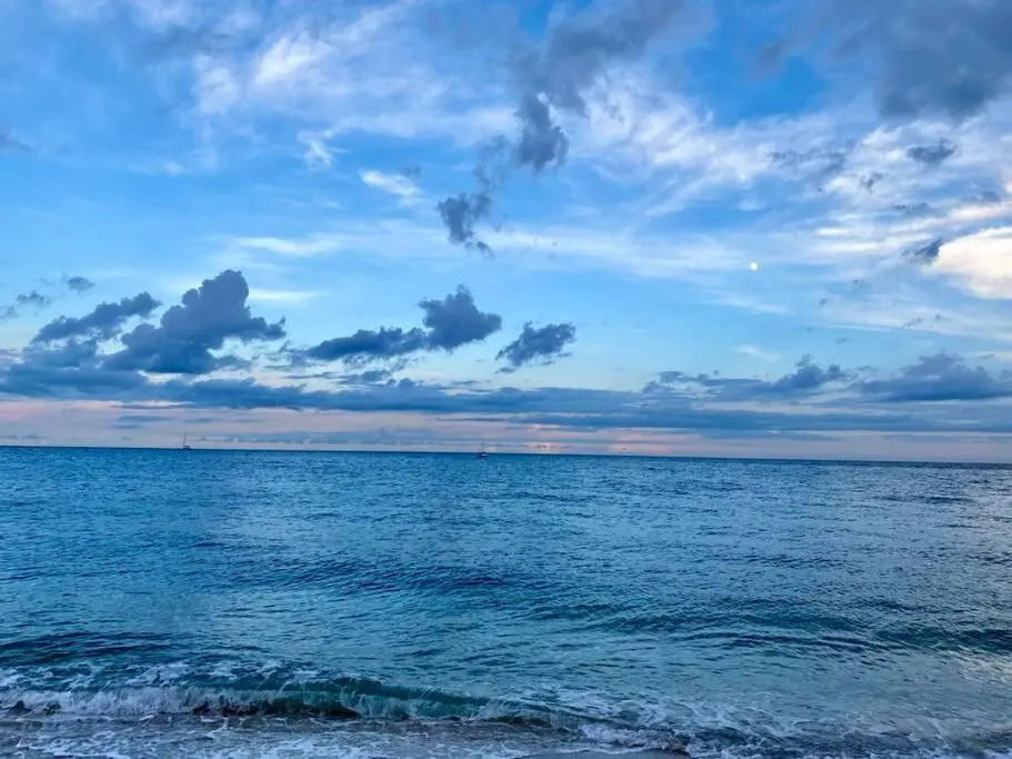 Ocean Front contemporary 3 Bedroom townhouse.